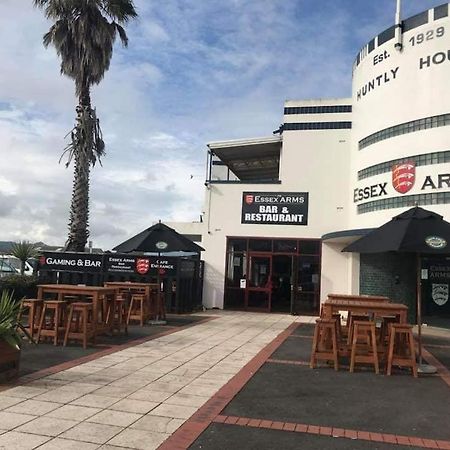 Essex Arms Motel Хънтли Екстериор снимка
