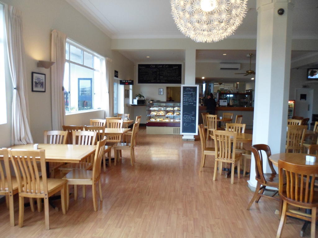 Essex Arms Motel Хънтли Екстериор снимка